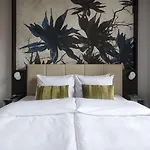 Numa Poise 4* براغ
