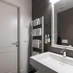 Numa Poise 4* פראג